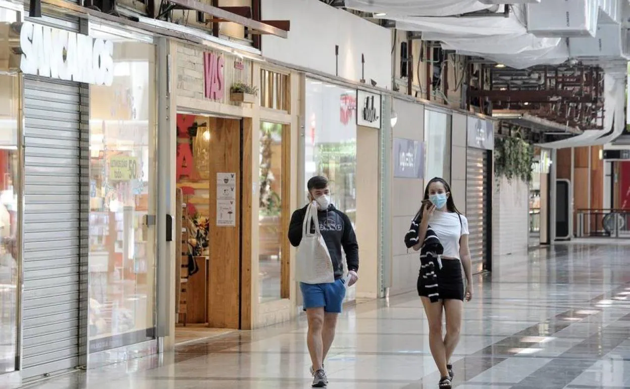 Trabajadoras de Bershka se movilizar n en protesta por el cierre